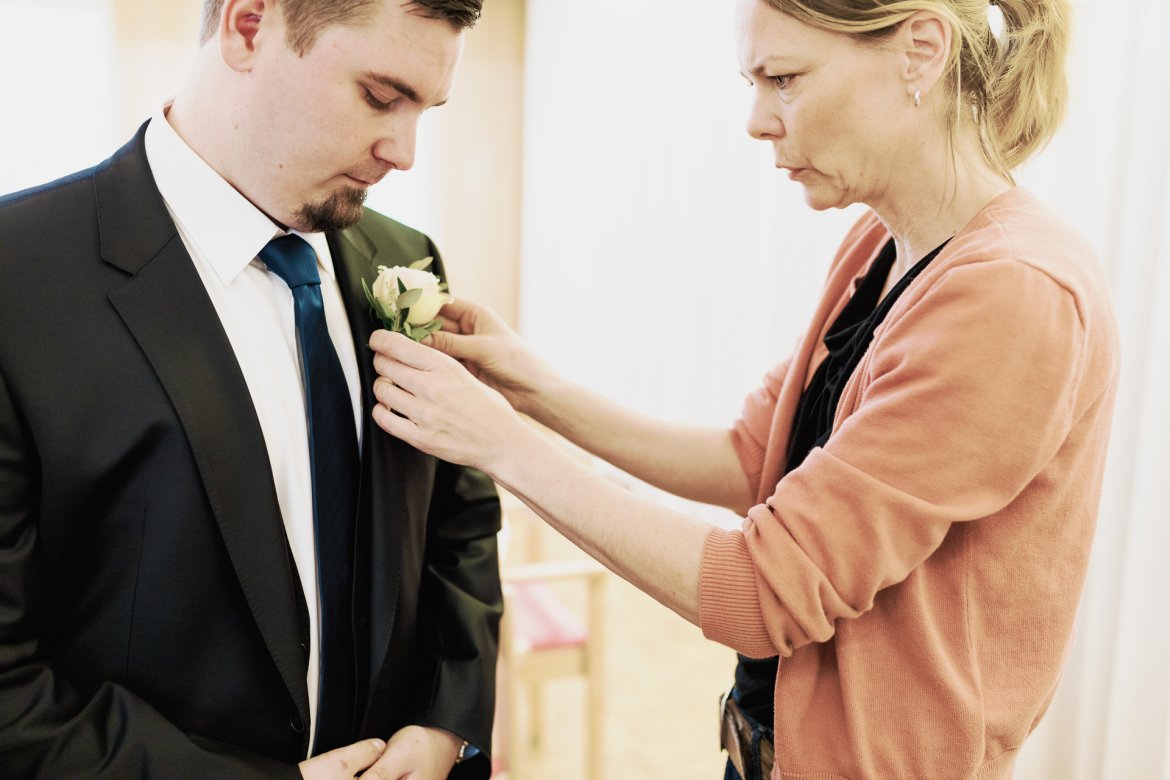 Kristina / Syster Blom gör min make fin med corsage